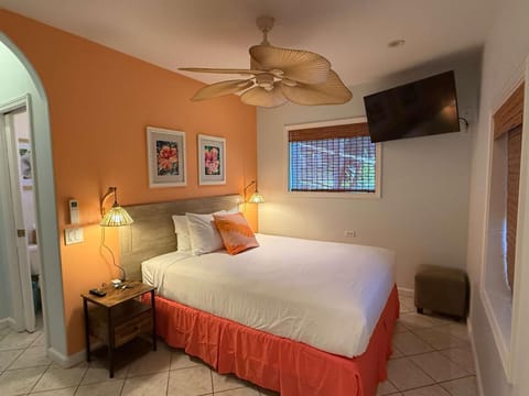 Maui B&B - 3 Ensuite Rooms - Steps from Beach w AC Bed and Breakfast in Kapalua