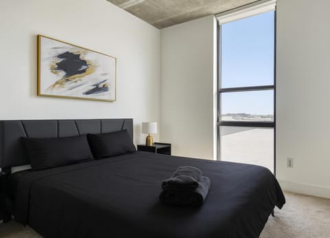 Vibrant 2BR Stay Pool, Sauna and Lounge Apartment in Vestavia Hills