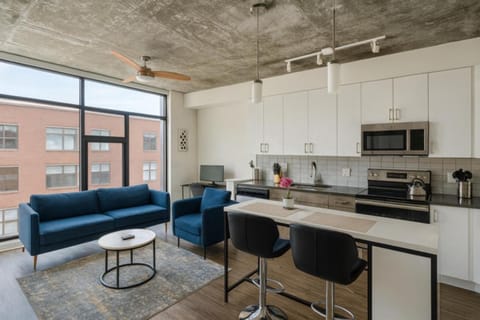 Vibrant 2BR Stay Pool, Sauna and Lounge Apartment in Vestavia Hills