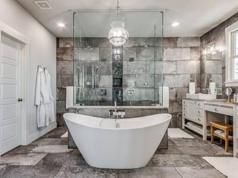 Shore Enough, Carlton Landing Lakeview House in Longtown