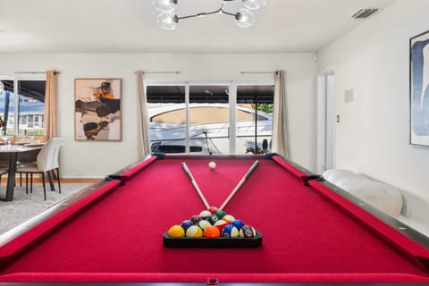 Billiard, Game Room