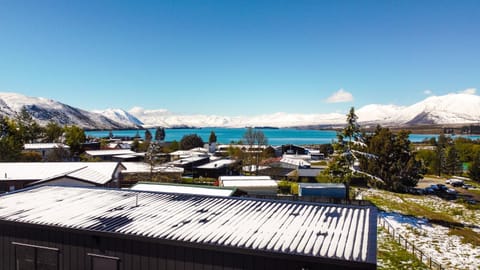 View (from property/room), Lake view, Mountain view