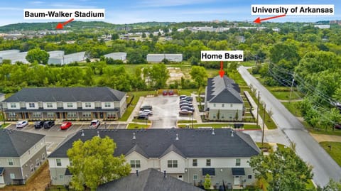 Home Base - Stays of 30 days or more - 2mi to Downtown House in Fayetteville
