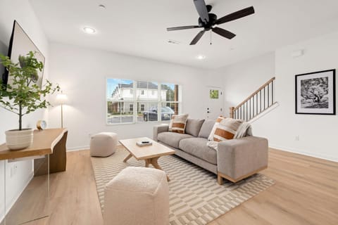 Home Base - Stays of 30 days or more - 2mi to Downtown House in Fayetteville