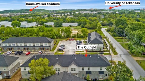 The Outfield - Stays of 30 days or more - 2mi to Downtown House in Fayetteville