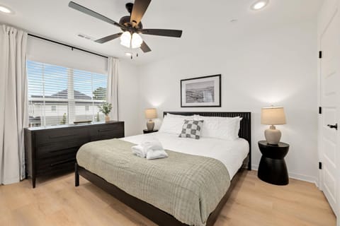 The Outfield - Stays of 30 days or more - 2mi to Downtown House in Fayetteville