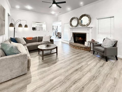 Razorback Retreat- 5 mi to University of Arkansas House in Fayetteville