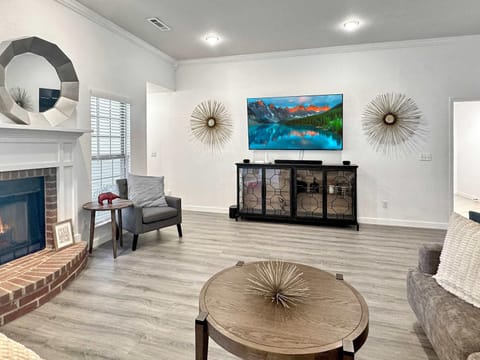 Razorback Retreat- 5 mi to University of Arkansas House in Fayetteville