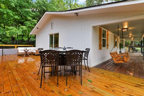 Property building, Patio, Day, View (from property/room), Balcony/Terrace, Seating area