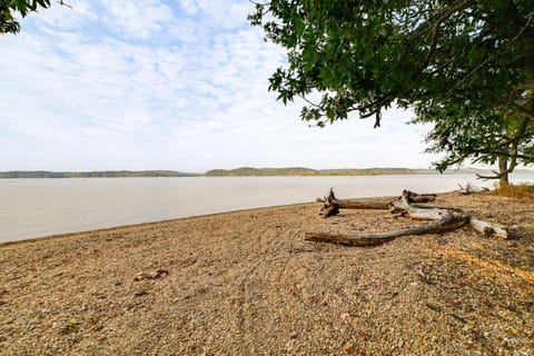 Walk to Lake Barkley! Family Home with Outdoor Oasis House in Lake Barkley