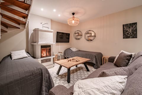 Bedroom, fireplace