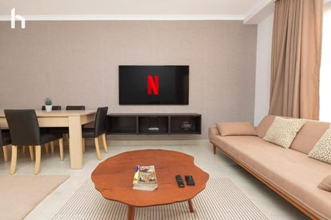 Communal lounge/ TV room, TV and multimedia, Seating area, Dining area