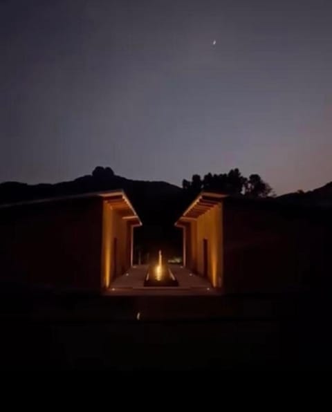 Property building, Facade/entrance, Night