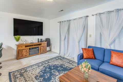 4 Mi to Beach Unit with Pool Access in Little River Apartment in Little River