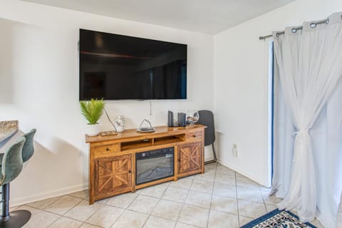 4 Mi to Beach Unit with Pool Access in Little River Apartment in Little River