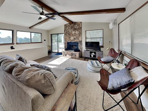 TV and multimedia, Living room, Seating area, fireplace, furniture, air conditioner