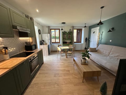 Kitchen or kitchenette, Living room