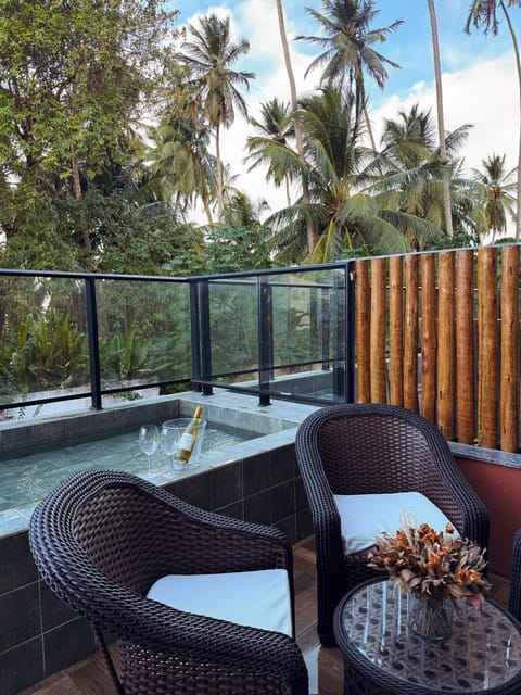 Patio, Off site, Day, Natural landscape, Garden, View (from property/room), Balcony/Terrace, Living room, Seating area, Dining area, Garden view, Pool view, Swimming pool