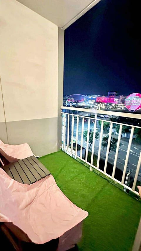 Night, View (from property/room), Balcony/Terrace, Seating area