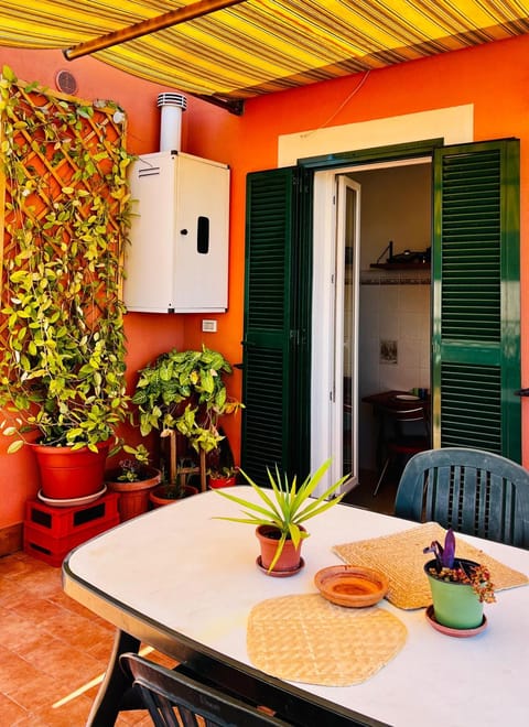 View (from property/room), Balcony/Terrace, City view