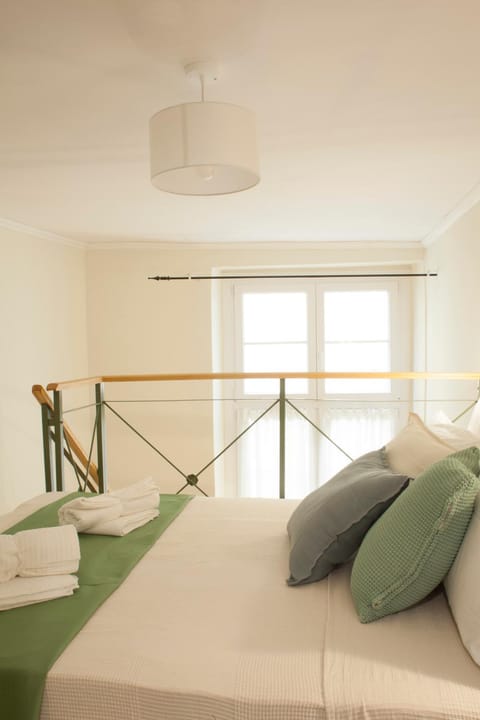 Bed, Photo of the whole room, towels