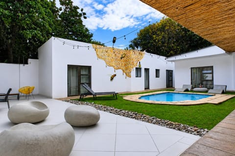 Seating area, Swimming pool, sunbed