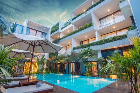 Property building, Swimming pool