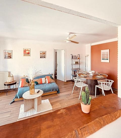 Living room, Dining area
