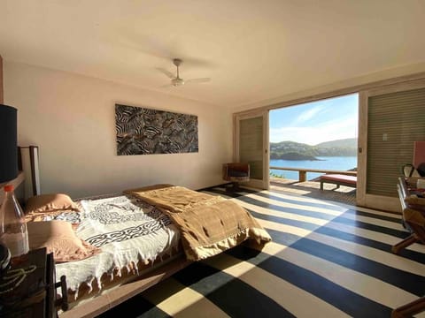 Bed, Bedroom, Mountain view