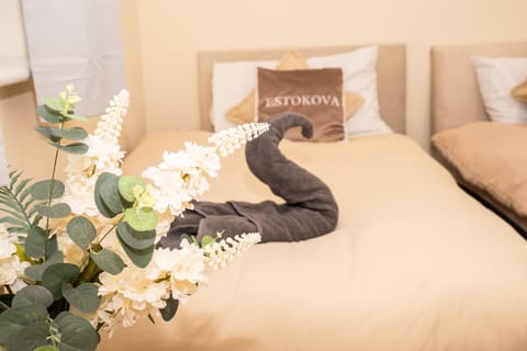 Quiet Yellow Rest House Sleeps 7 House in Swindon