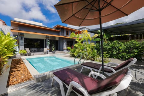 Property building, Patio, Day, Garden, Garden view, Pool view, Swimming pool, sunbed