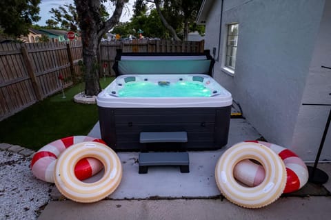 Resort Style Backyard Tiki Bar Pool Hot Tub House in Pinellas Park