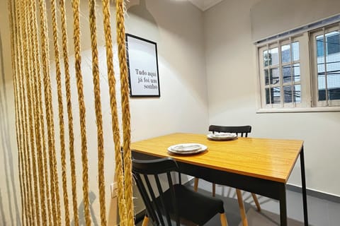 APTO charmoso com Suíte, Cozinha completa, Wifi, Smart TV, Ar condicionado Apartment in Macaé