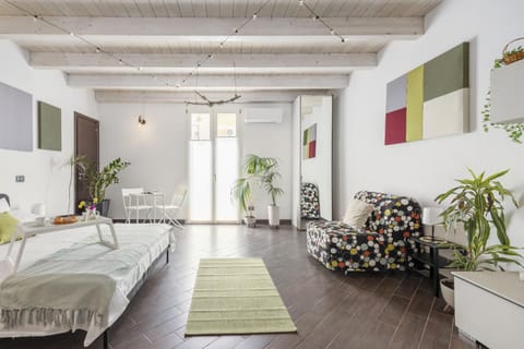 Bed, Photo of the whole room, Bedroom, air conditioner