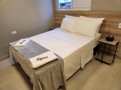 Bed, towels