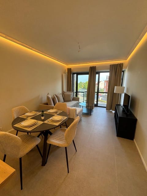 Luxury 1 Bedroom Apartment with Sofa Bed & Balconies Prime Location near ING Arena, Expo 12 & Atomium Apartment in Flanders