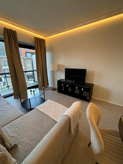 Luxury 1 Bedroom Apartment with Sofa Bed & Balconies Prime Location near ING Arena, Expo 12 & Atomium Apartment in Flanders