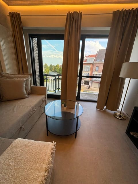 Luxury 1 Bedroom Apartment with Sofa Bed & Balconies Prime Location near ING Arena, Expo 12 & Atomium Apartment in Flanders