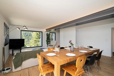 Communal lounge/ TV room, TV and multimedia, Dining area