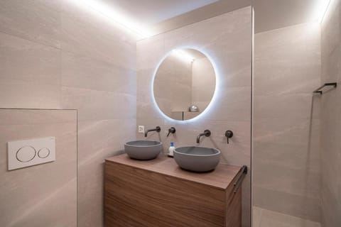 Chalet Panorama Ovronnaz 180 View 2BA 10 pax Chalet in Canton of Vaud