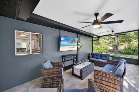 Beach Bungalow Retreat House in Iona