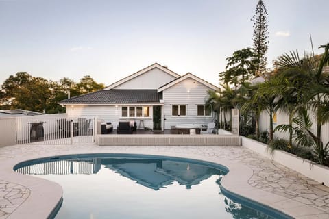 Property building, Swimming pool, Swimming pool