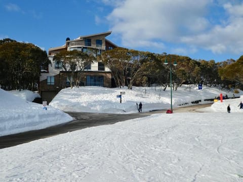 Property building, Skiing