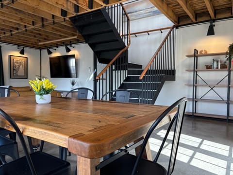 Seating area, Dining area