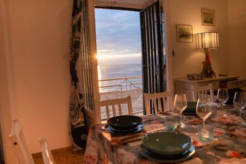Living room, Dining area, Sea view