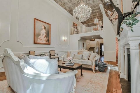 Whistledown Manor 1 block to TTU Hot Tub House in Lubbock