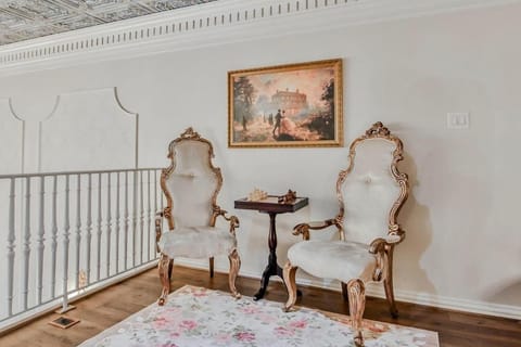 Whistledown Manor 1 block to TTU Hot Tub House in Lubbock