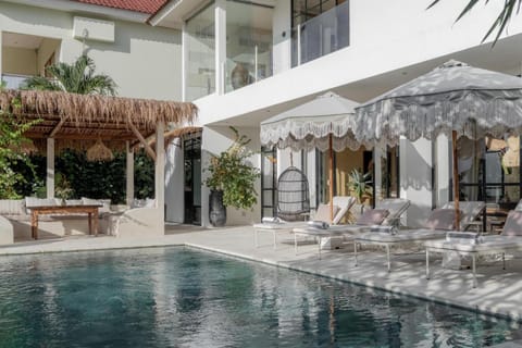 Pool view, Swimming pool, sunbed