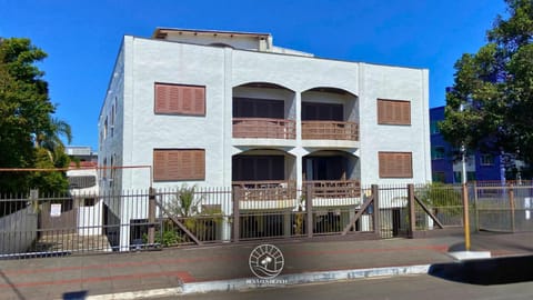 Property building, Facade/entrance, Day