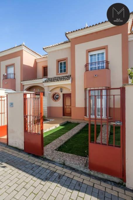 Patio, Facade/entrance, Garden, Garden, Lobby or reception, Street view